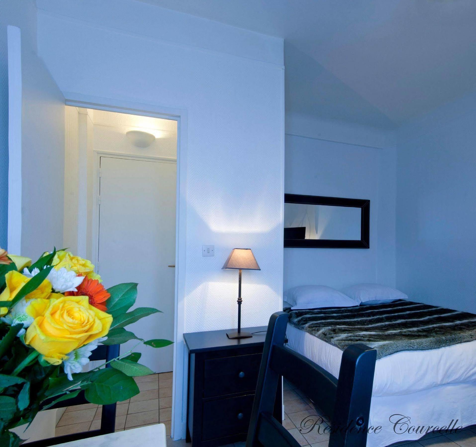 Appart Hotel Residence Courcelle Levallois-Perret Exteriör bild